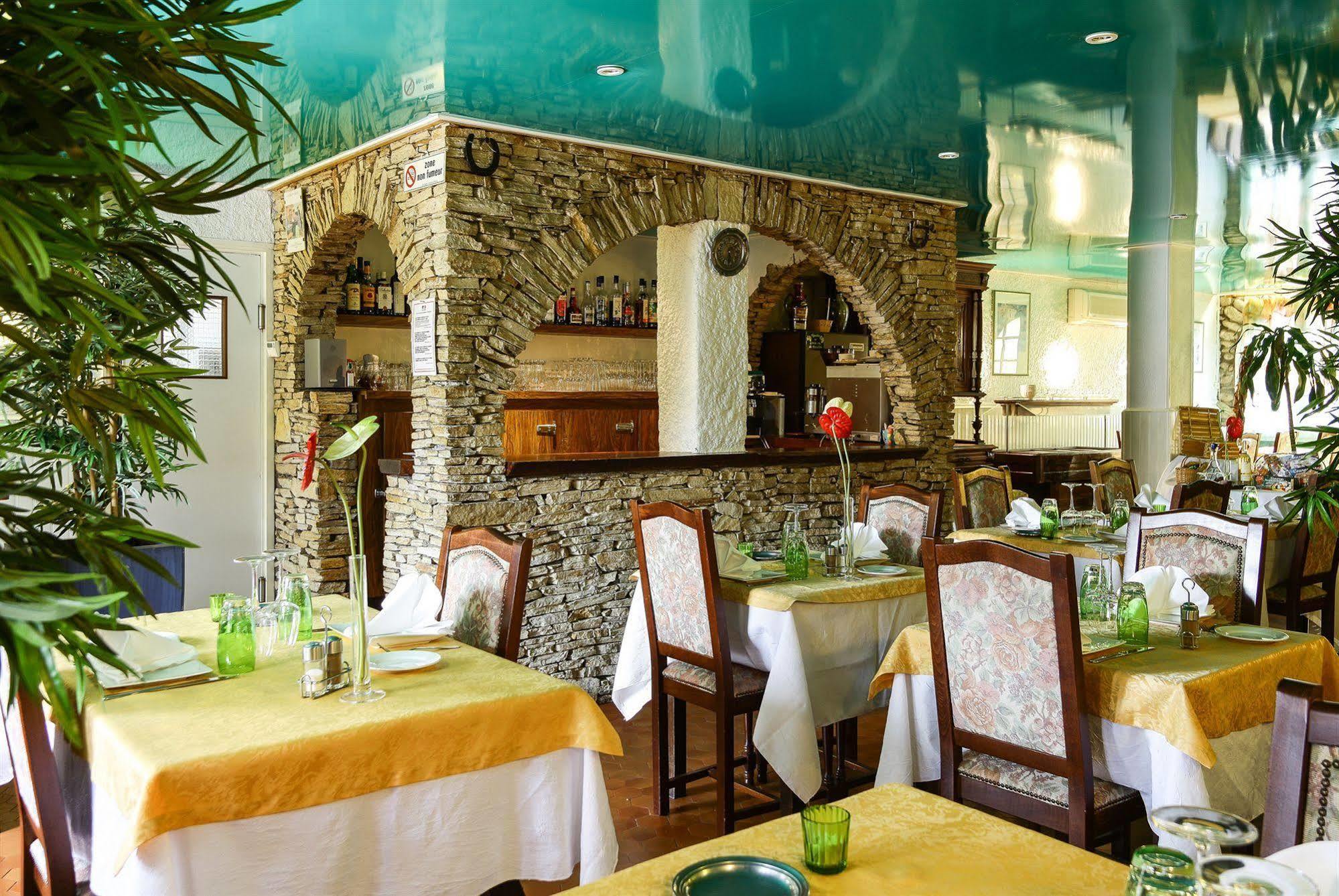 Logis Hotel Restaurant Les Charmettes Argeles-sur-Mer Exterior photo
